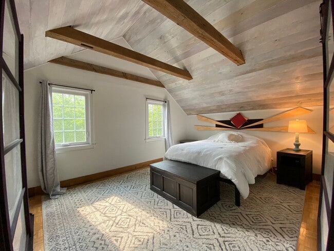 Building Photo - YOUR FULLY FURNISHED HOME IN THE HEART OF ...