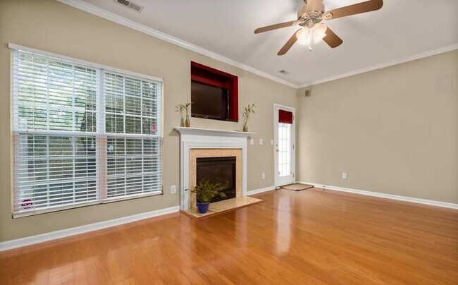 Building Photo - 28 Sharpstone Ln