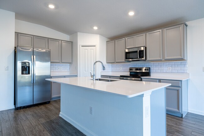 Foto del edificio - 5071 Four Strand Ct