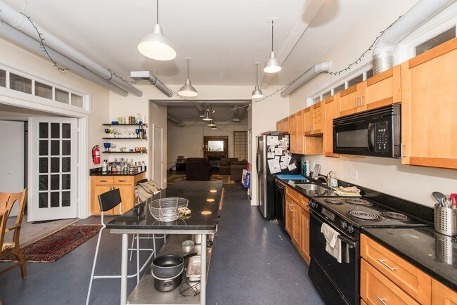 Foto del edificio - Warehouse Loft Space in Bloomingdale