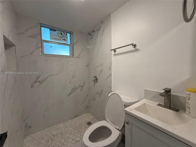 Foto del edificio - 1700 SW 10th St