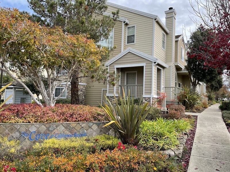 Primary Photo - Townhouse for Rent