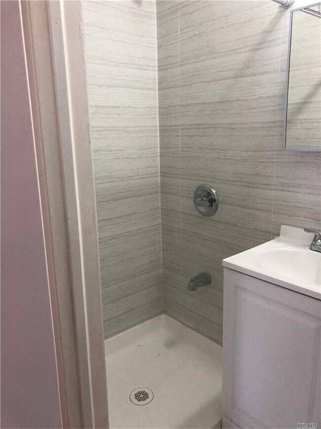 Foto del edificio - 105-33 Otis Ave