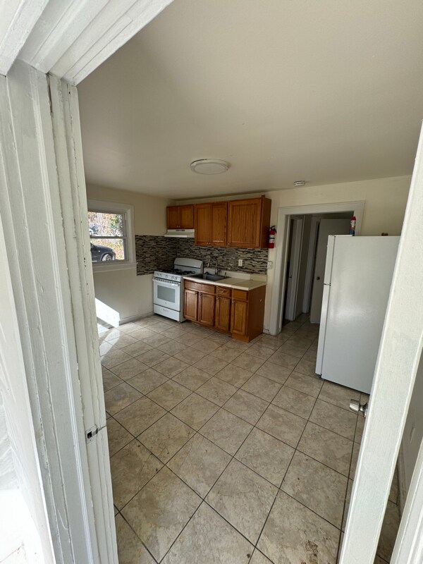 Foto del edificio - 27 Hillside Ave