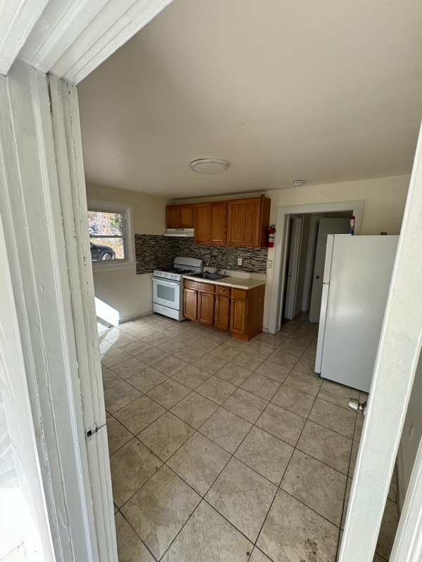 Building Photo - 27 Hillside Ave