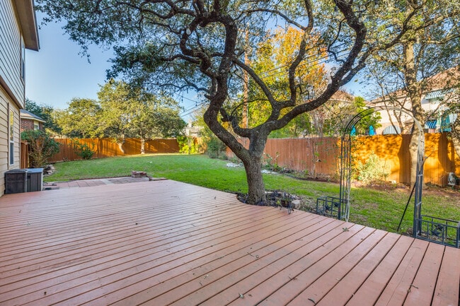 Foto del edificio - 503 Wildgrove Ln