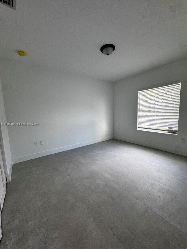 Foto del edificio - 2541 NW 9th St