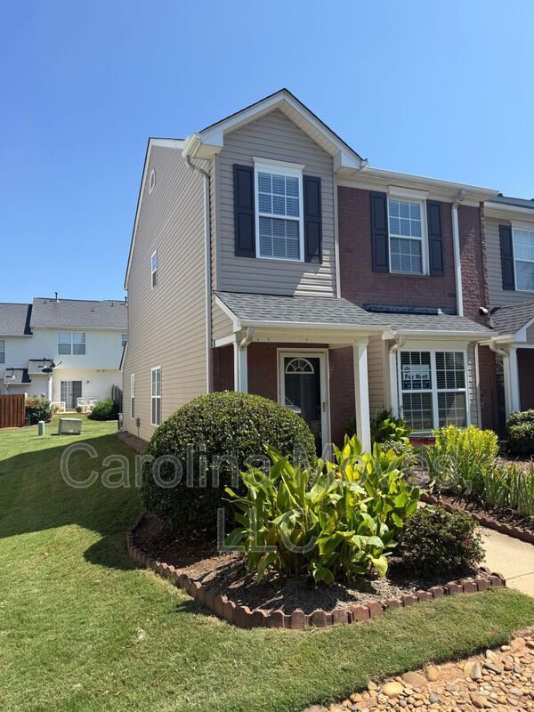 Foto del edificio - 733 Rock Hill Ct