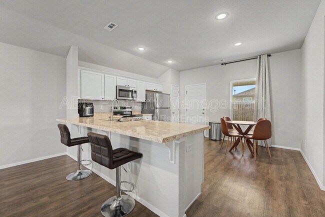 Foto del edificio - 946 E Sparrow Cir