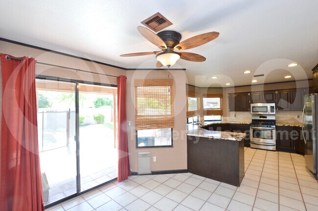 Foto del edificio - Enjoy All That Val Vista Lakes Has To Offer !