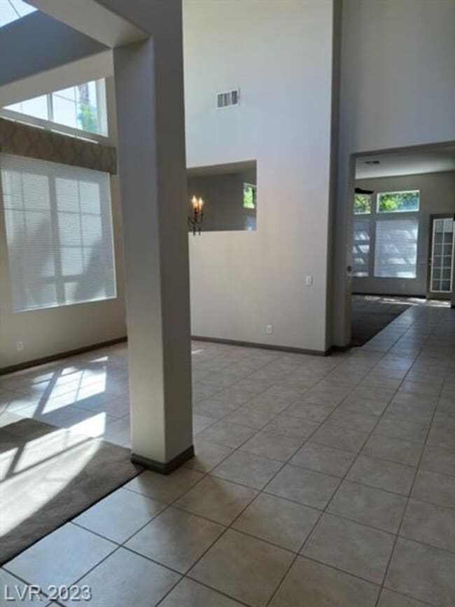 Building Photo - Semi-Custom Luxury - 4 Bedroom Home!!