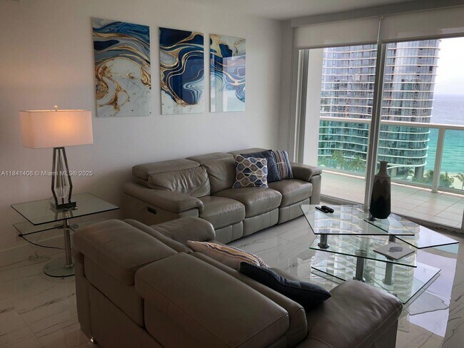 Foto del edificio - 100 Bayview Dr