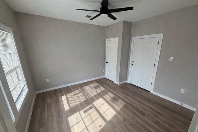 Foto del edificio - 1422 W Willis St