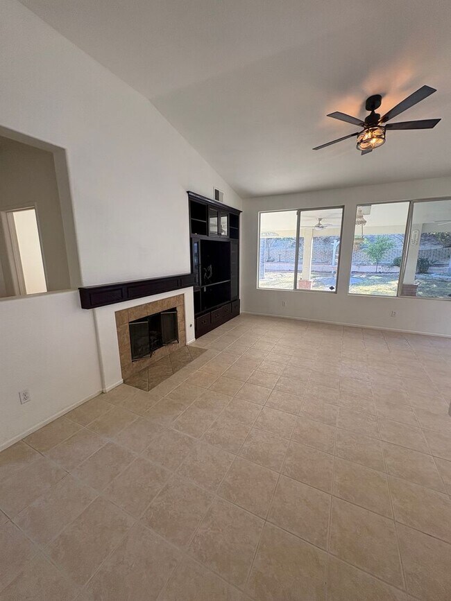 Foto del edificio - Beautiful Horsethief Canyon Ranch Home located in Corona
