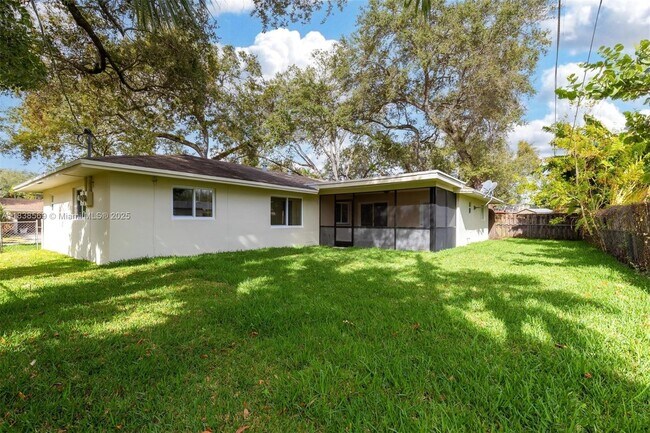 Foto del edificio - 1848 SW 24th Ave