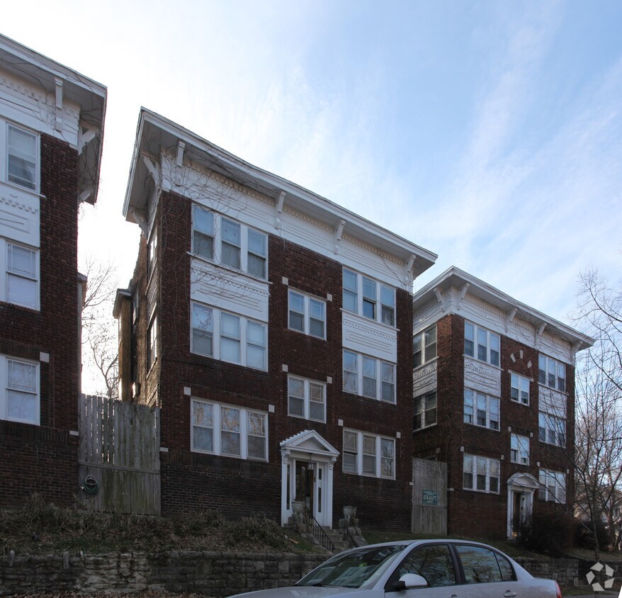 Foto del edificio - 1315-1317 Valentine Rd