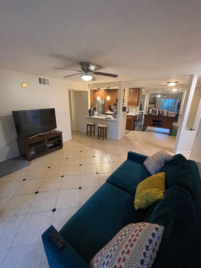 2035 Lakeridge Cir Unit 101, Chula Vista, CA 91913 Condo for Rent in