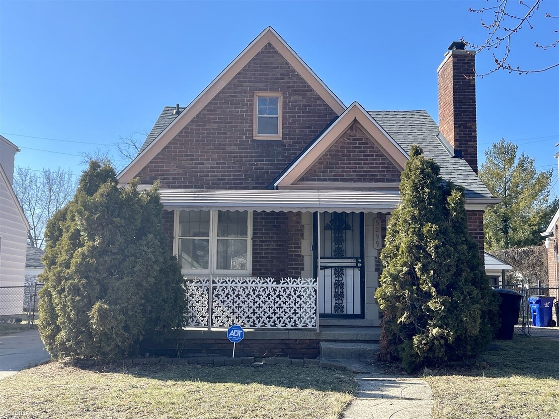 Primary Photo - 3 br, 1.5 bath House - 5299 Farmbrook Street