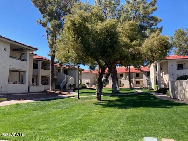 Foto del edificio - 10610 S 48th St