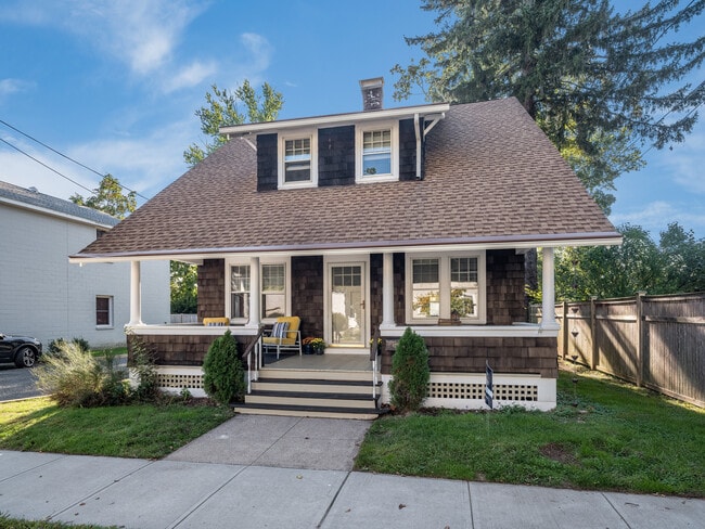 Building Photo - 18 Graves Ave