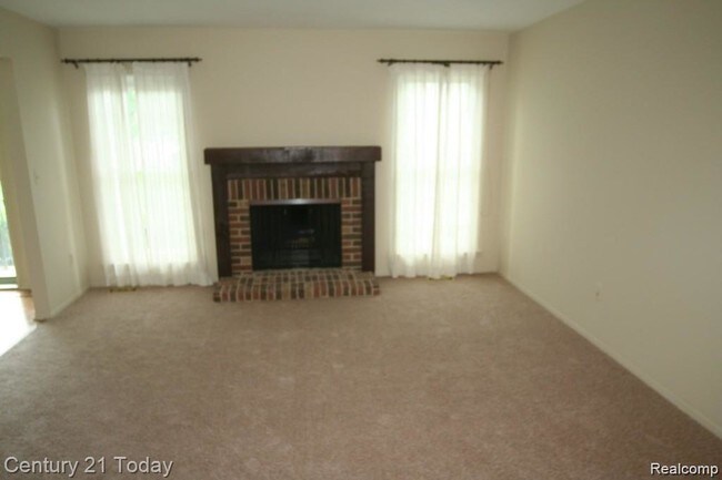 Building Photo - 42147 Roscommon St