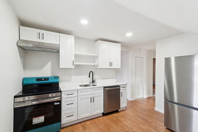 Building Photo - Fully Renovated 1+BR Apartment in Pawtucket