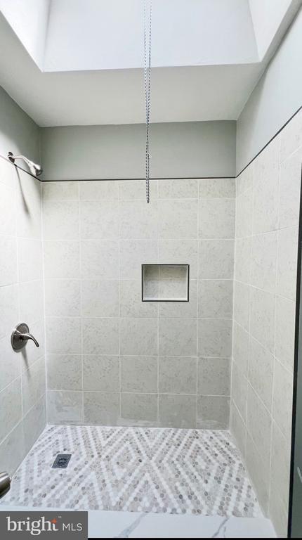 Foto del edificio - 7806 Summerdale Ave