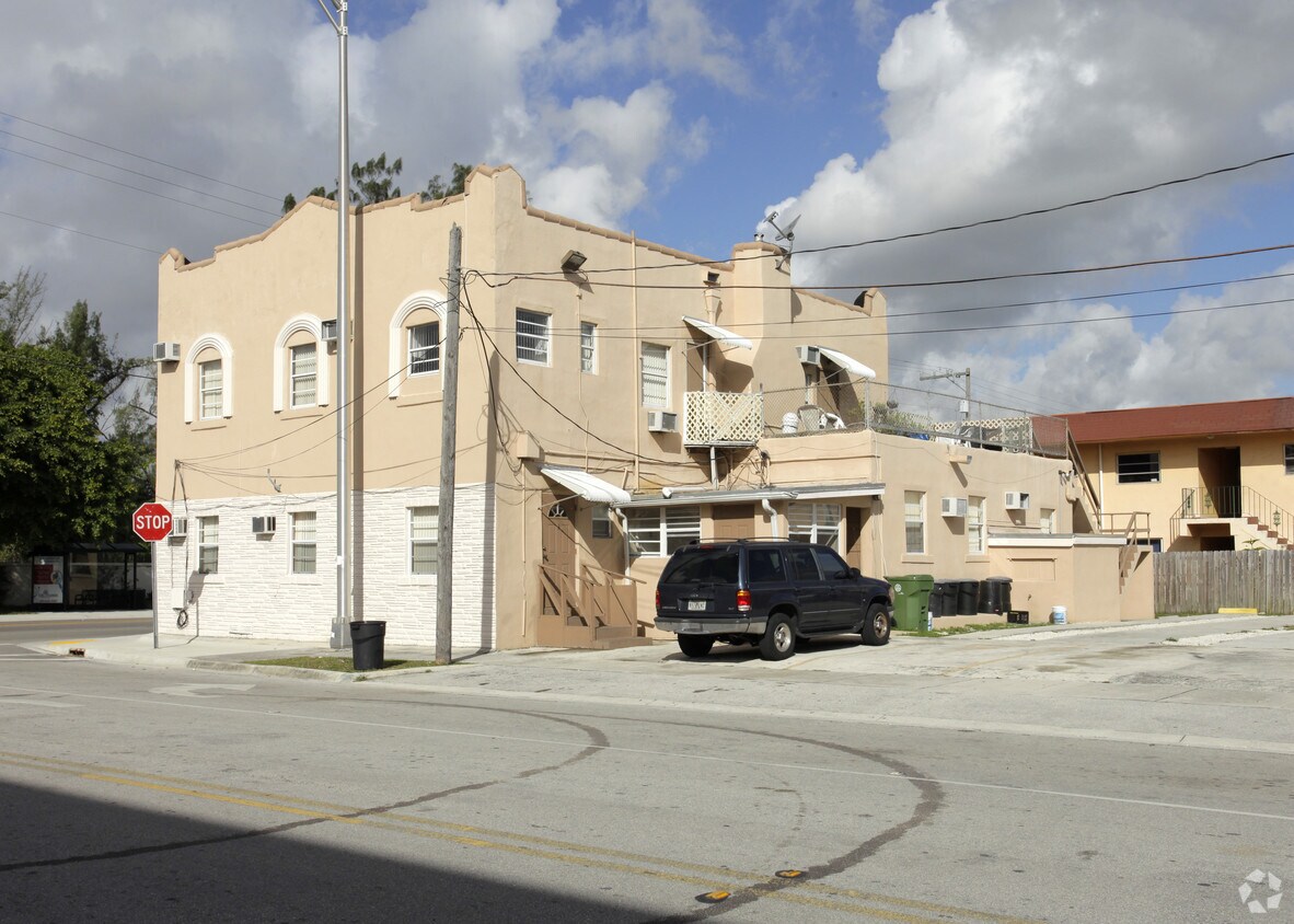 Building Photo - 2701 Flamingo Way