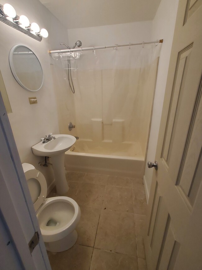 Bath Room - 1533 Evans Ave