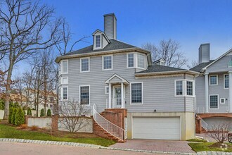 Building Photo - 18 Mariners Bend