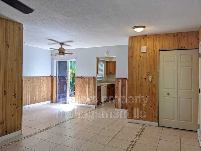 Building Photo - 6891 Circle Creek Dr