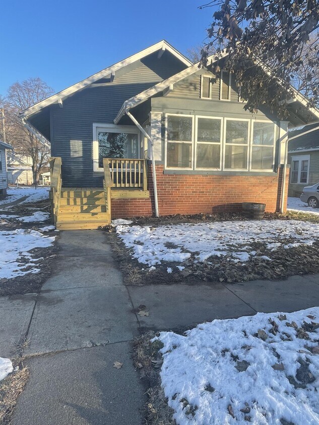 Primary Photo - 407 W Lowell Ave