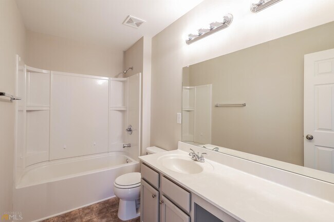 Building Photo - 1600 Shire Village Dr