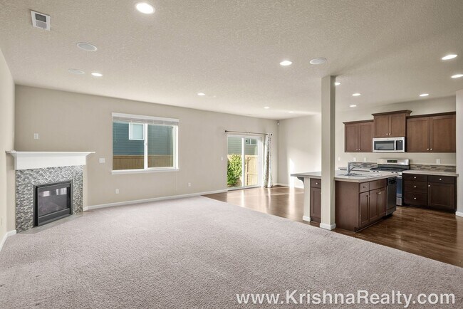 Foto del edificio - Beautiful 5 Bedroom* 3.5 Bathroom* In Nort...