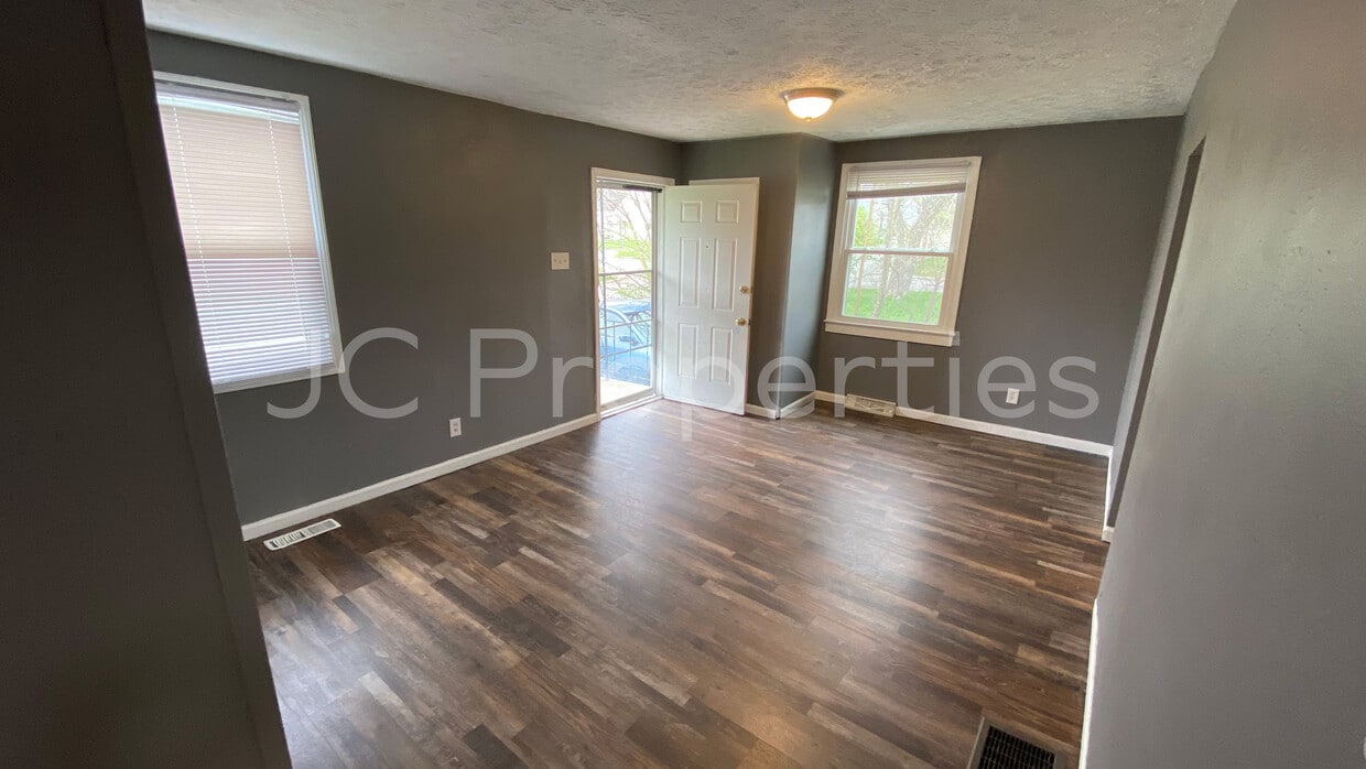 Living Room - 4406 Waymire Ave