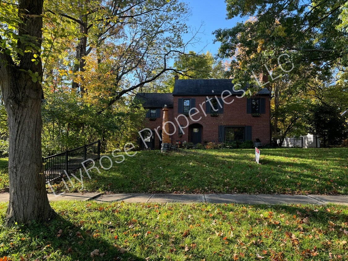 Primary Photo - 615 W 7th St