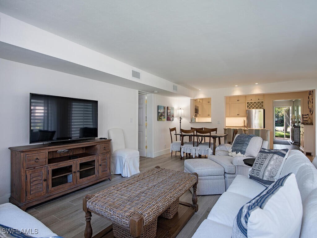 Foto principal - 271 1st Ave S