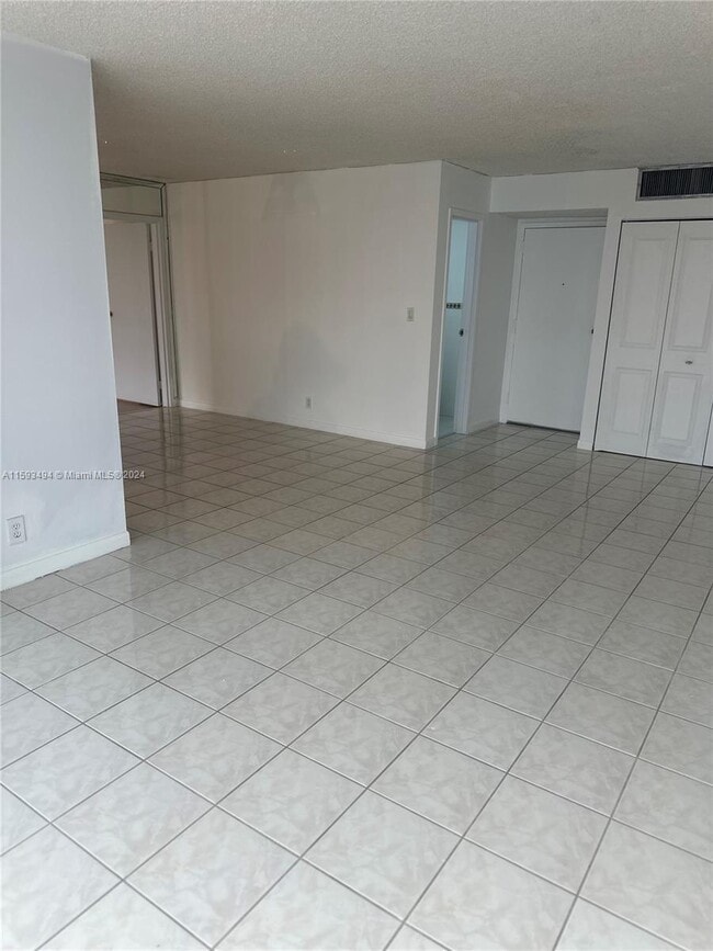 Foto del edificio - 17021 N Bay Rd
