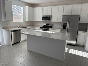 Building Photo - 10233 S Ullom Dr