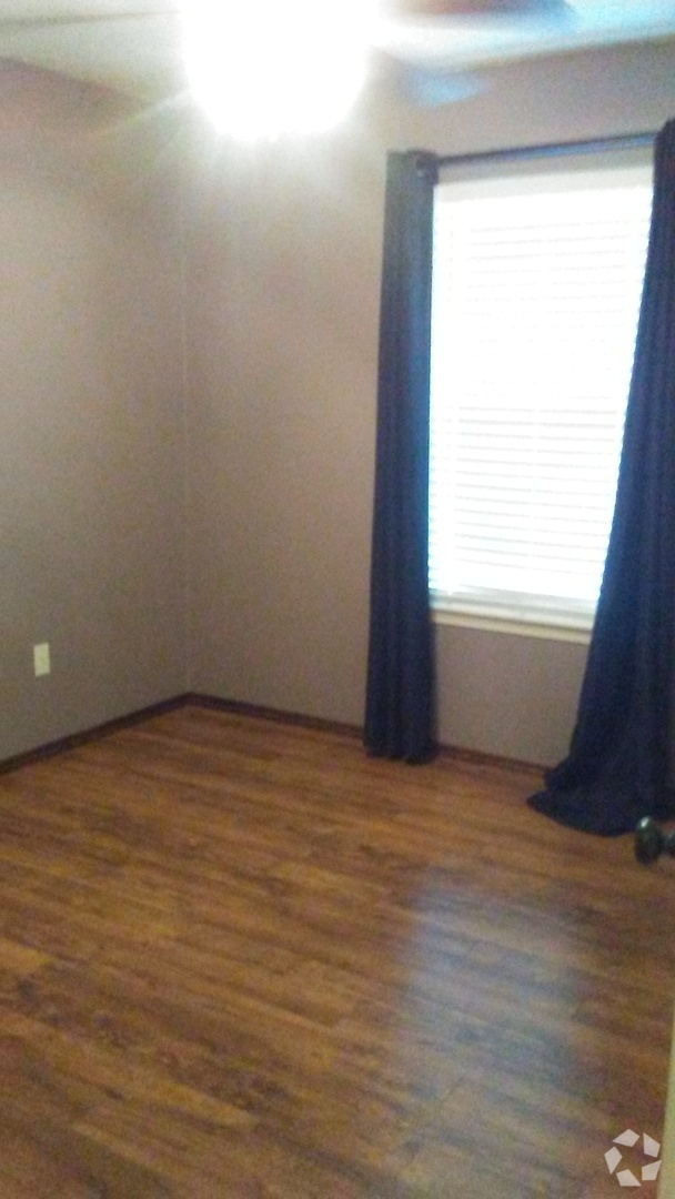 Building Photo - 1716 Sumac Dr