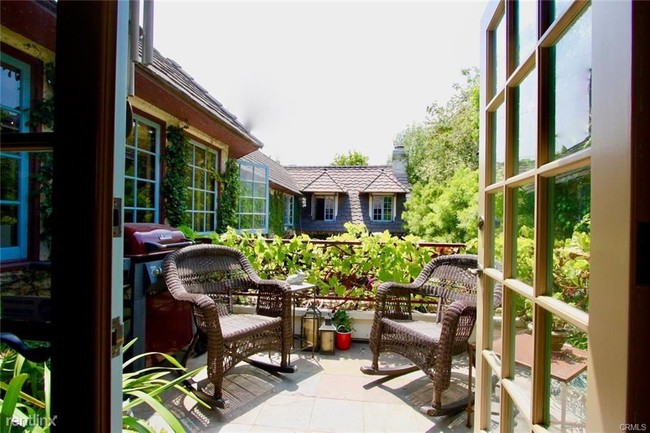 Building Photo - 4 br, 4 bath House - 2917 N Poinsettia Ave