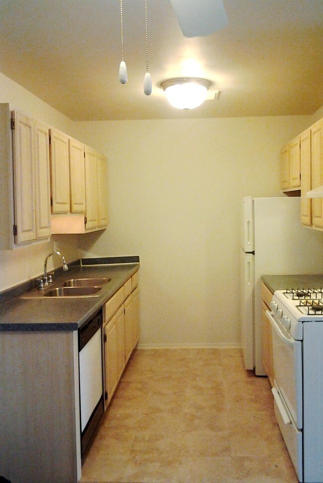 Trafalgar Square Apartments Westland, MI