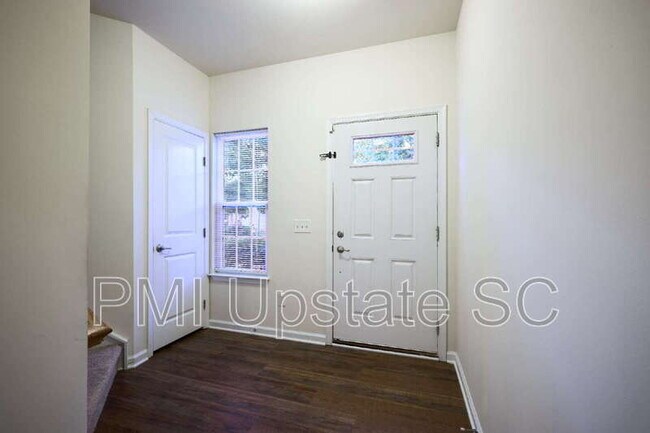 Foto del edificio - 457 Woodbark Ct