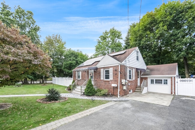 Building Photo - 236 Knickerbocker Rd