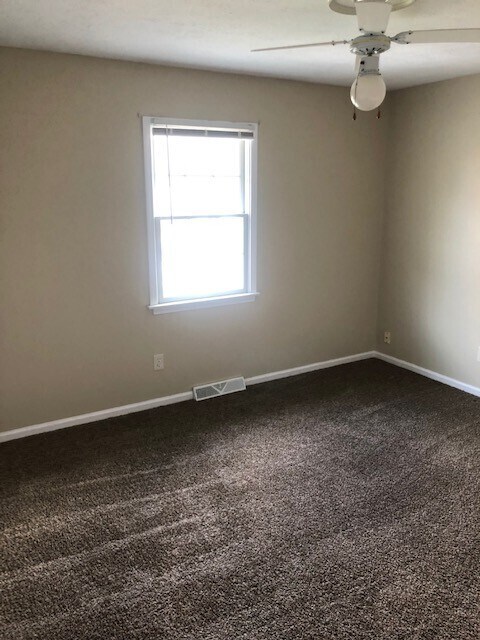 Building Photo - Check out this beautiful 4 Bedroom, 2.5 ba...