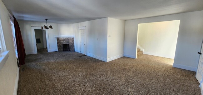 Building Photo - 2221 Maxwell Ave