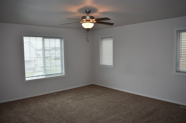 Building Photo - 3 Bed 3 Bath Single Family Home