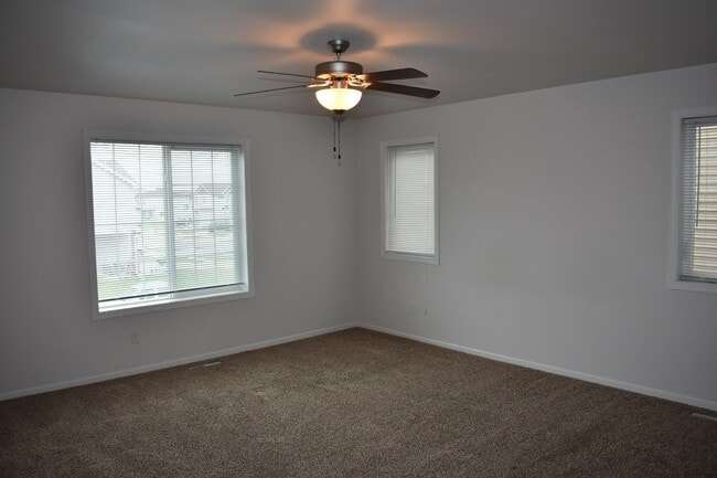 Foto del edificio - 3 bed 3 bath