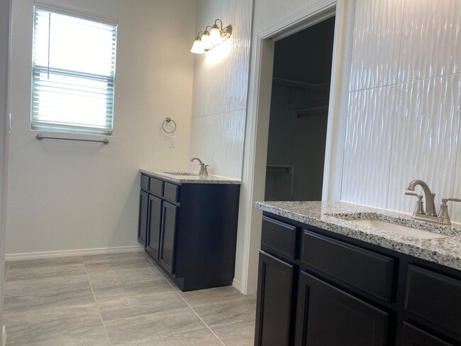 Building Photo - Newly Built 3 Bedroom