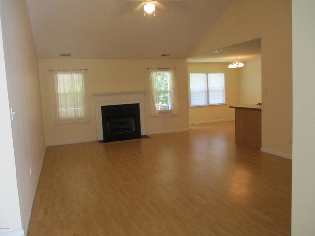 Building Photo - 285 Star Hill Dr